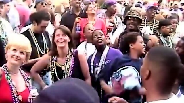 Suck For Cash, Voyeur