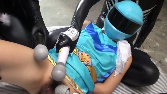 Japanese cosplayer, Brave Blue is squirting, uncensored