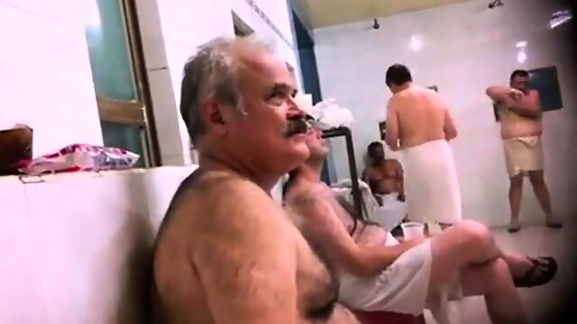 Str8 spy pakistani daddy in public bath