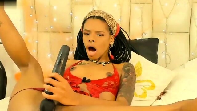 Awesome Black Girl on Cam Playing With Dildos
