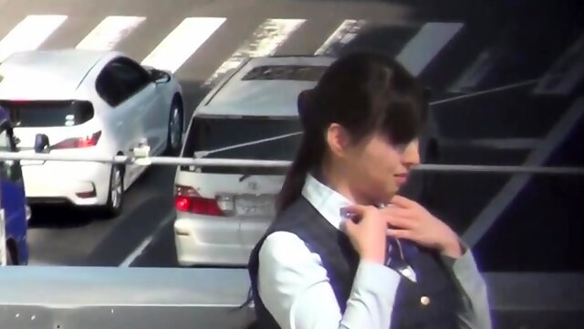 Japanese lady pissing in public