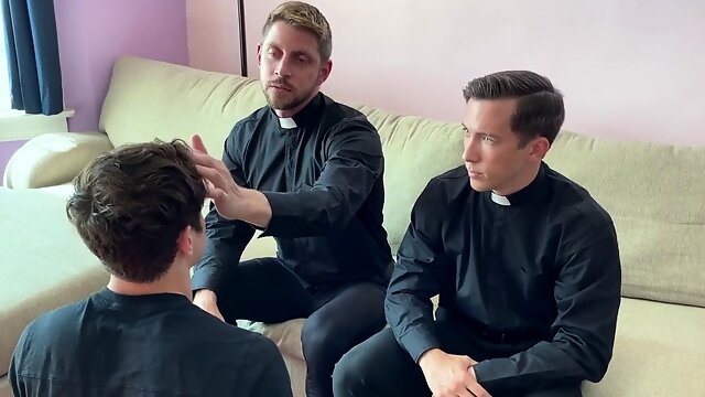 Twink assures priests by sucking their big mature cocks