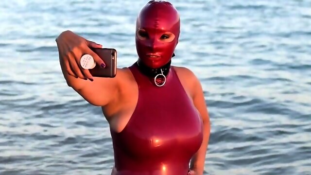 Susan Wayland Beach Fun Latex 2