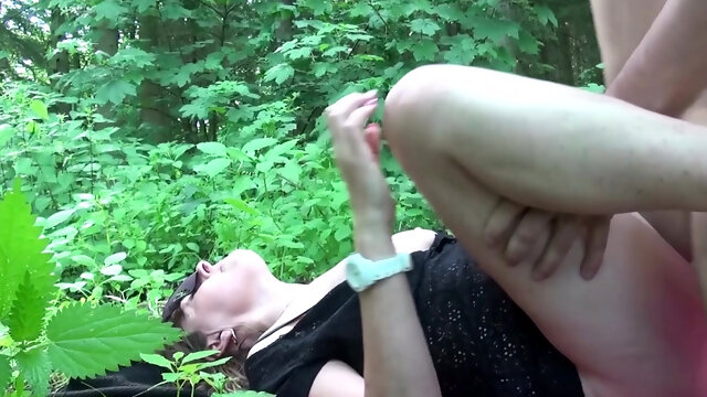Grandma Hilde get Fuck by Young Guy Outdoor on Family Picnic