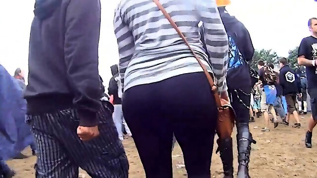 Big ass in leggings candid