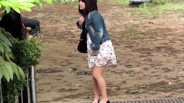 Japanese pissing babe