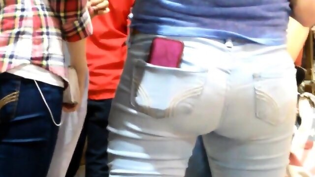 4 COLLEGE YOUNG GIRLS TIGHT ASSES IN JEANS HIDDEN CAM