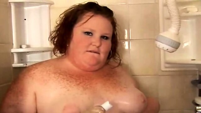 Redhead SSBBW Oils Up In the Shower