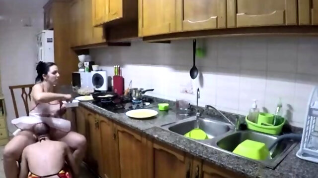 Cooking naked and eating pussy