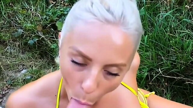 Deutscher Pornostar LilliVanilli vom Fan im Wald gefickt
