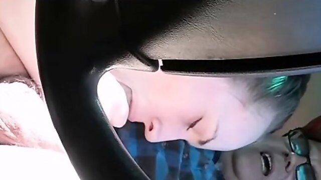 StreetWhore blowjob and swallow in the older man car