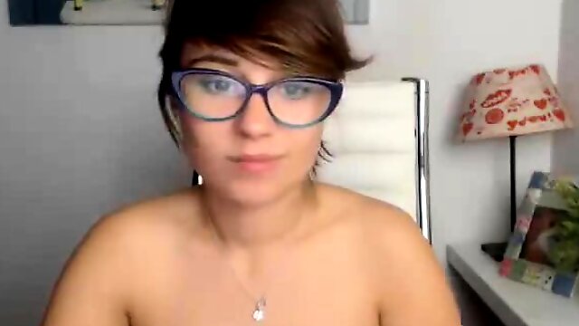 Nerdy Webcam Girl Bibrates Pussy To Orgasm