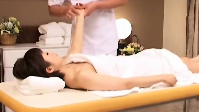 Subtitled pale Japan short hair milf erotic oil massage