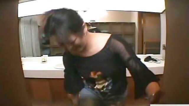 Subtitled ENF Japanese amateur enters male bathhouse