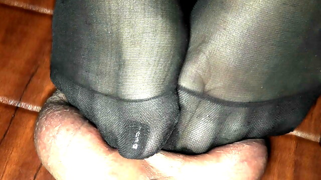 Pantyhose feet play with balls 