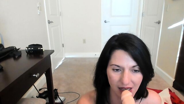 Amateur girlfriend homemade blowjob and pussy toying