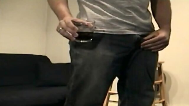 Sturdy straight DILF jerking for cum