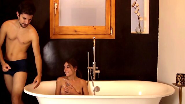 Sweetie gives it a good blowjob ahead of fucking until the last drops