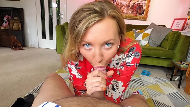 Blue eyed stepmom gives sloppy head in home POV