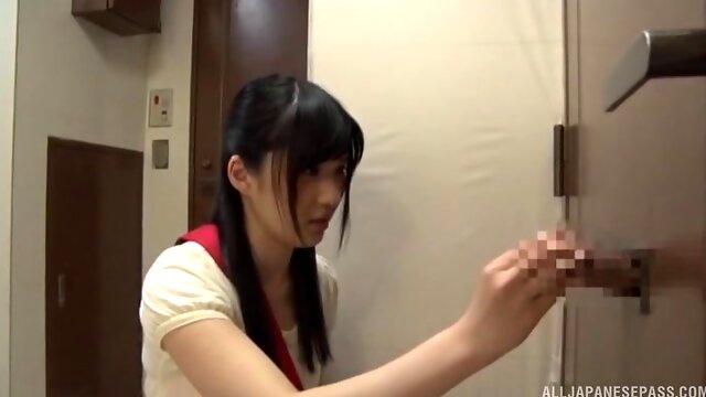 Dashing glory hole shows Japanese teen working her magic