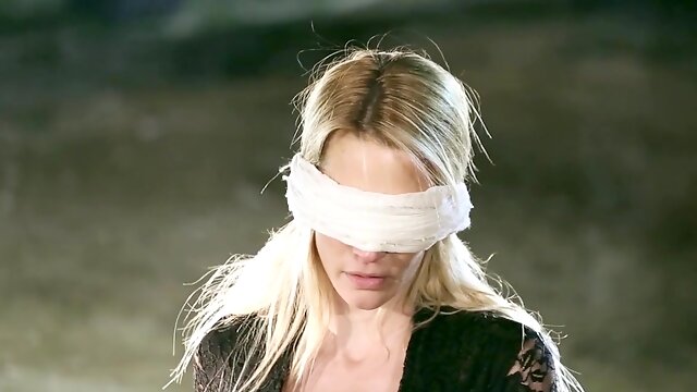 Verbundenen Augen, Blindfold Public