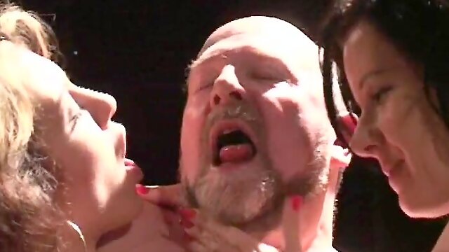 Sexy babes sharing a senior cock