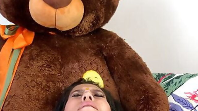 JhoanitaCat plays with her teddy bear until she makes her first squirt