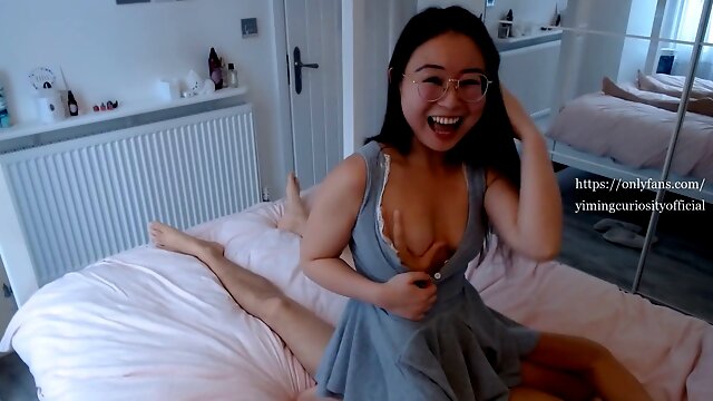 YimingCuriosity依鸣 - I fucked a Fanboy 2 and see him jism on my face! / asian teen Chinese speaking