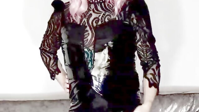 Uk tv slut Nottstvslut in stunning ultra shiny hot black pvc bodycon dress.