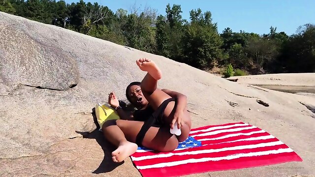 Curvaceous black babe making her pussy squirt on the beach