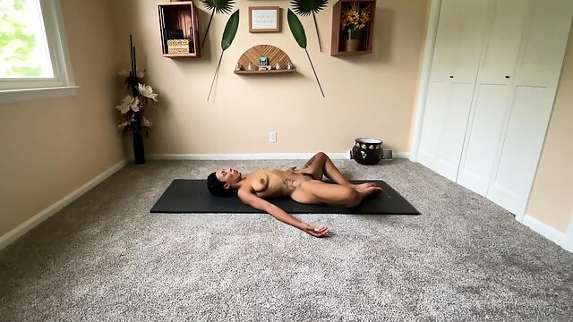 Amateure Hausfrau Solo, Schlaffe Tittchen Yoga