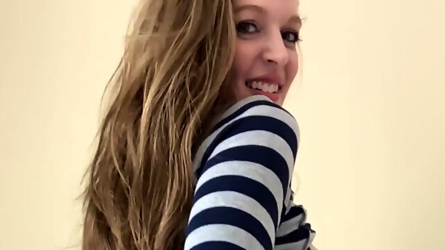 Sensuous milf flashing her fabulous tits and ass on webcam