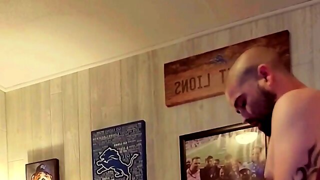 Homemade hardcore pussy pounding for a slutty amateur wife