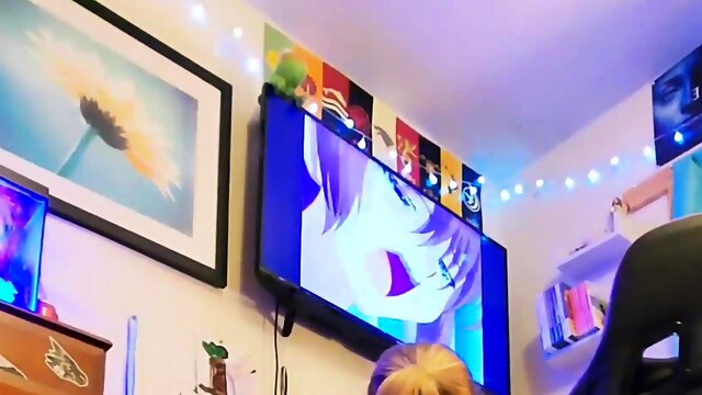 Enticing webcam milf with a lovely ass plays with sex toys