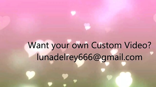 Chunky amateur babe fingers her needy pussy in the bathtub