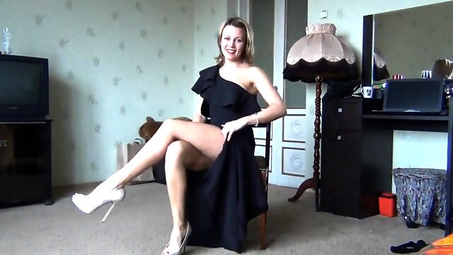 Seductive blonde milf puts her magnificent legs on display