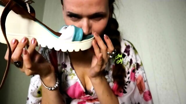 Smelling Shoes