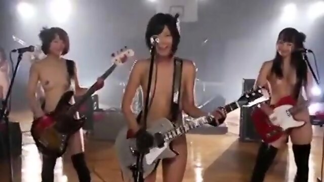 Naked Japanese singers put on a magnificent show on stage