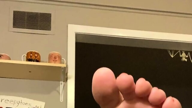 Close up MILF masturbation