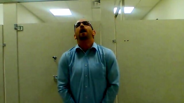 Gay Wichsen Solo Öffentlich