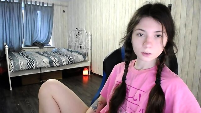 Amateur Webcam Teen Masturbates And Teases