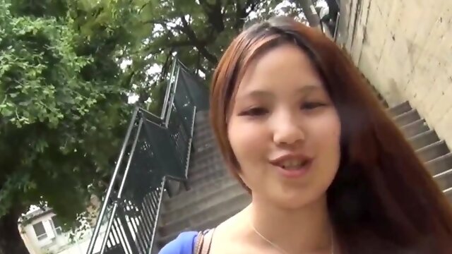 Pissing japanese cuties outdoors