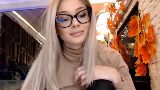 Russian solo blonde webcam girl fisting her pussy