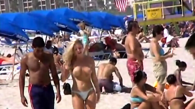 Amateur Couple Enjoys Exhibitionist Public Beach Sex