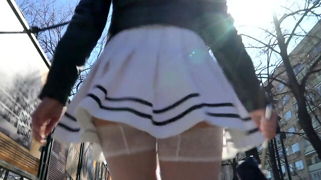 Look under my skirt (Jeny Smith)