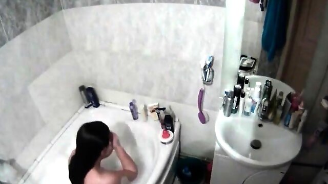 Amateur brunette in tub voyeur video