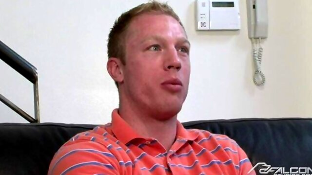 Matt performs fellatio on the well-hung hottie Jake