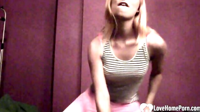 Aristocratic fiancée at girlfriend scene