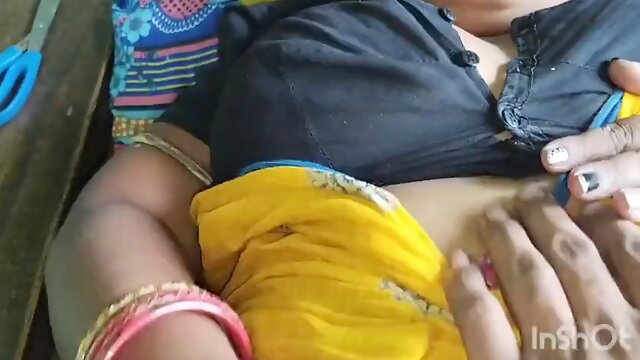 Payal bhabi ko raat me nagi kar diya unki chutt me apni angli daal ke unko sex kiya chori chori