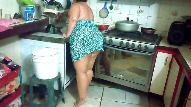 Chubby stepmother in the kitchen preparing a delicious dinner